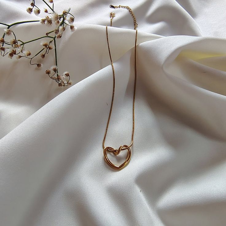 love pendant chain golden 3